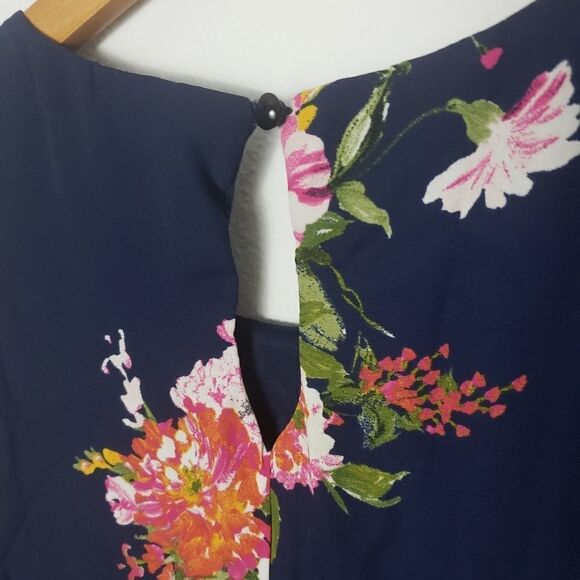 Floral swing dress with crochet detailing - Picture 4 of 5